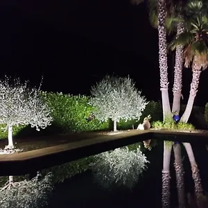 https://au-vallon-rouge.fr-provencehotel.com